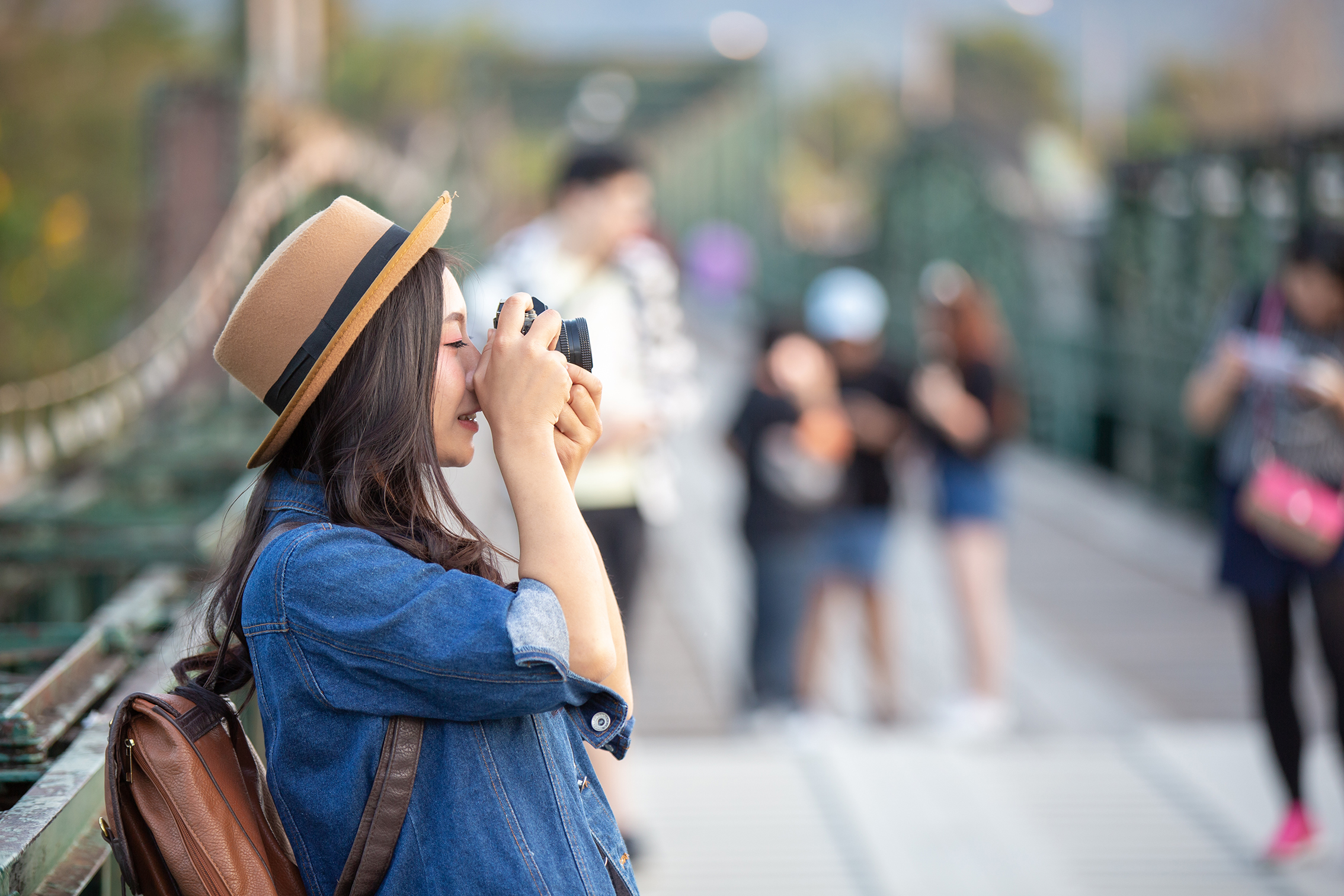 Woman with camera online photography course